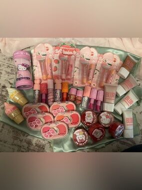 Hello Kitty Lip & Cheek Set - Pink, Red, Peach, Gold Accents